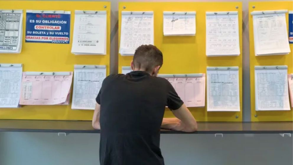 Gan� una fortuna en la Quiniela, fue a cobrar su premio y no se lo aceptaron por el estado de su billete: el esc�ndalo lleg� a Netflix