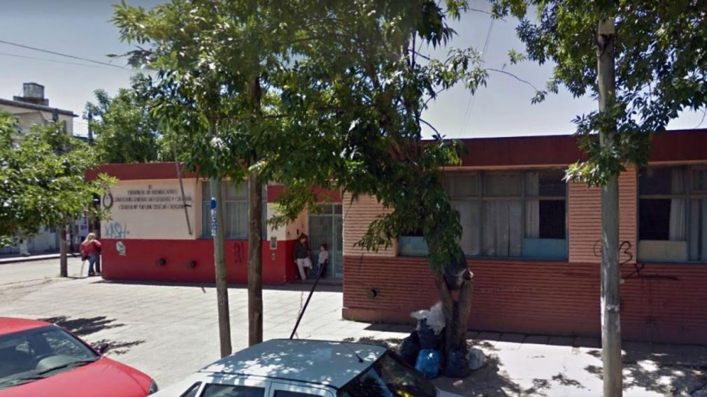 La escuela fue escrachada por los padres que exigen respuestas.