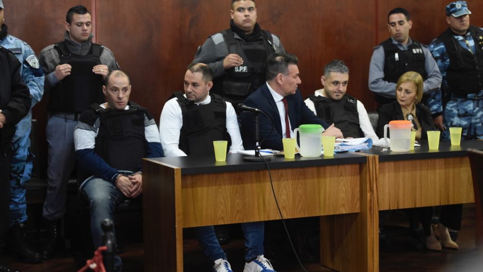 Martín y Cristian Lanatta, el abogado Martino, Víctor Schillaci y Susana Martínez.