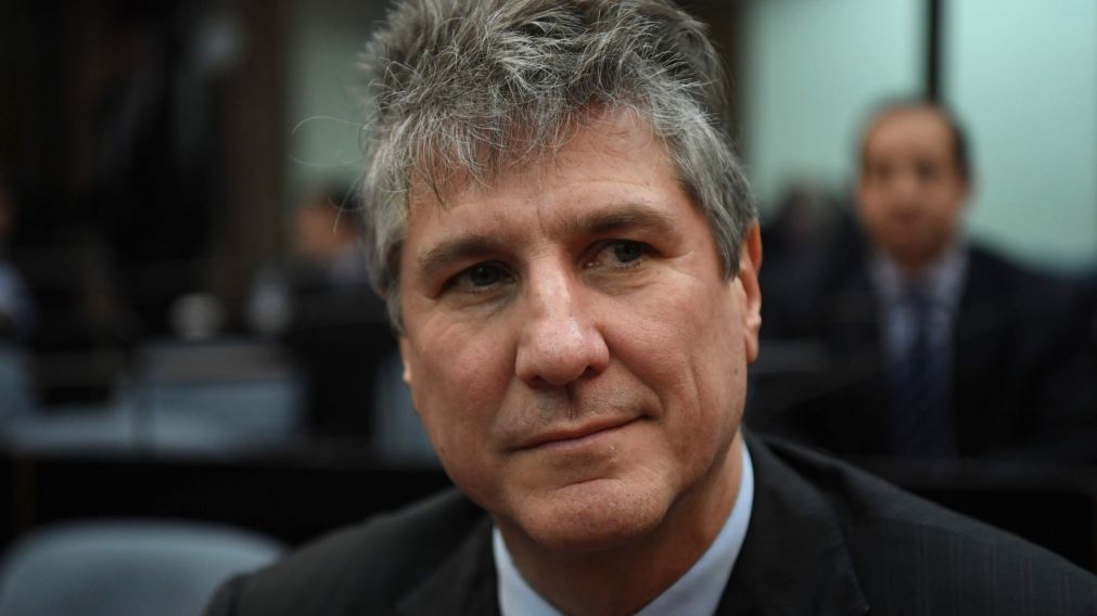 El ex presidente continuará preso la negativa de Tribunal Oral Federal 4.