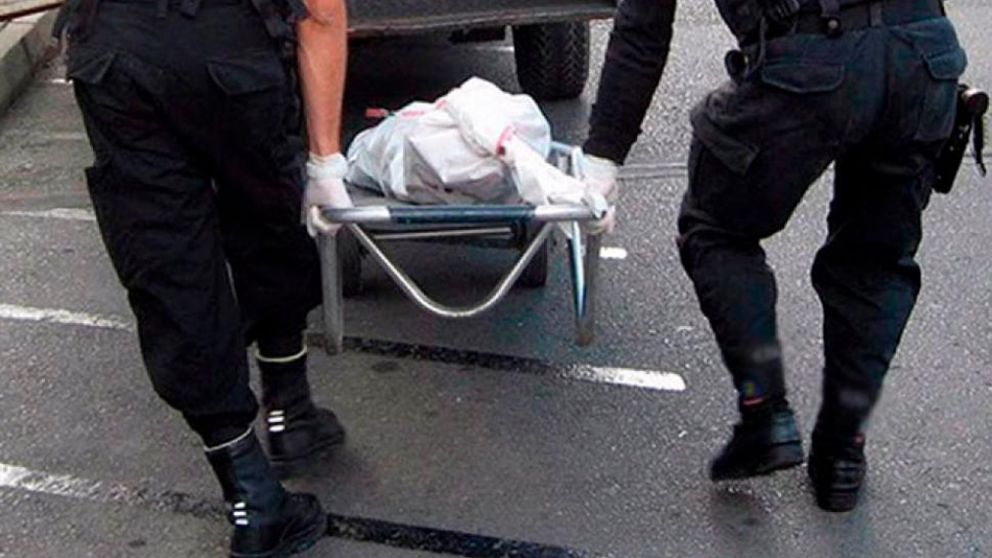 Así trasladaban los restos del turista francés asesinado en India.