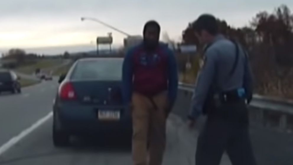 En este control de transito las armas fueron las protagonistas. (Captura de video)