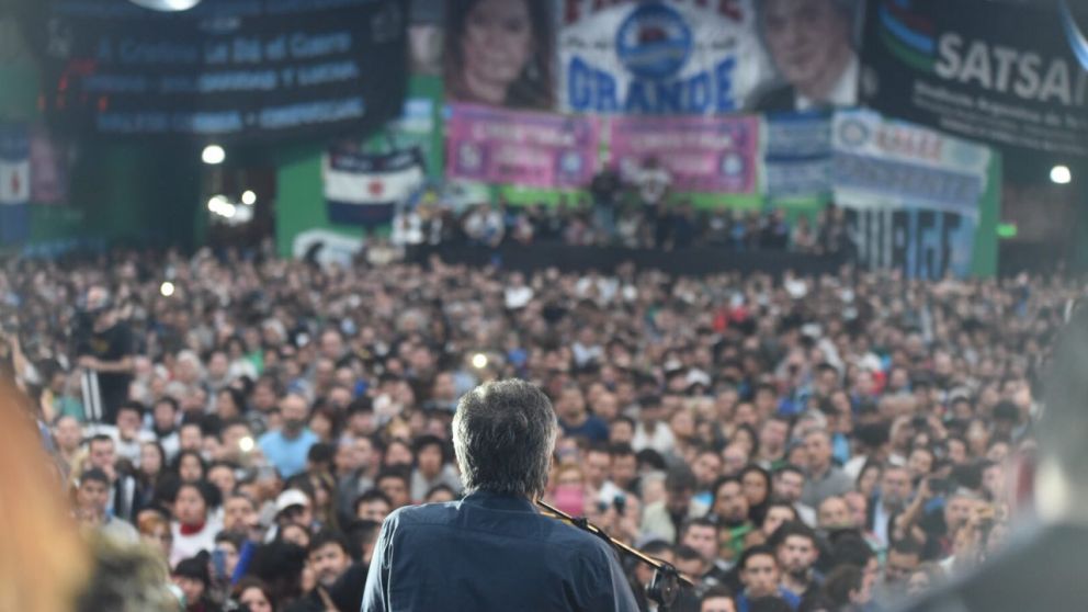 Al encuentro asistieron referentes y militantes del peronismo bonaerense.