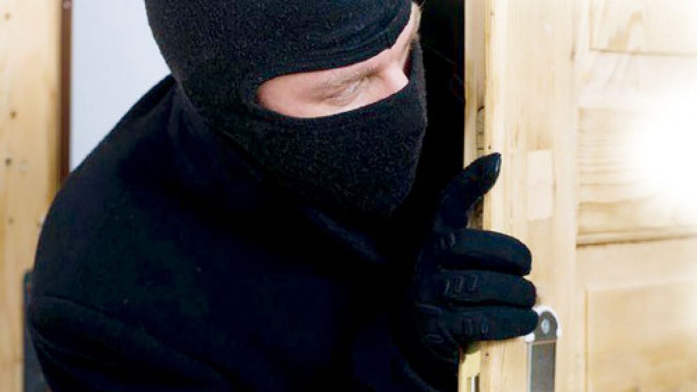 El sujeto irrumpió en una casa y no escuchó la alarma