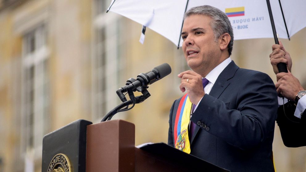 El flamante presidente de Colombia cumplió con una de sus promesas de campaña.