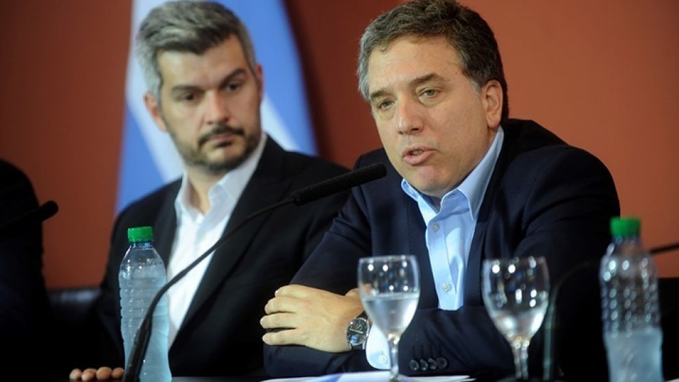 Peña y Dujovne firmaron el Boletín Oficial para la ampliación del presupuesto. (Imagen archivo)