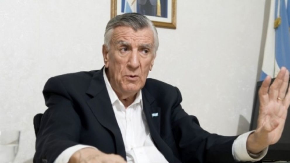 Jose Luis Gioja se enojó porque retiraron los cuadros de Perón, Evita, Néstor y Cristina.