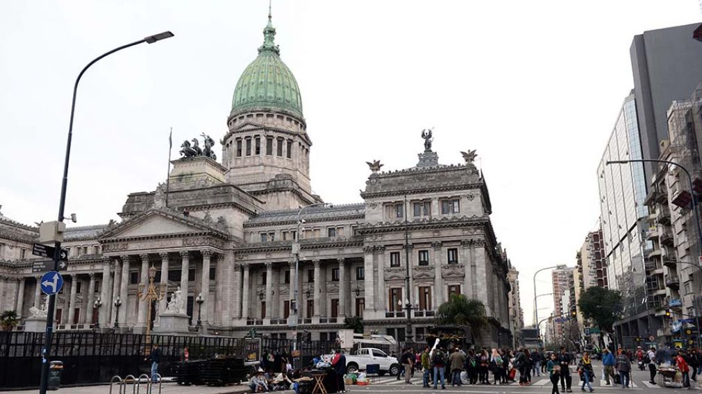 Habrá un extenso vallado para separar a los grupos a favor y en contra del aborto (N. Ventura/Crónica).