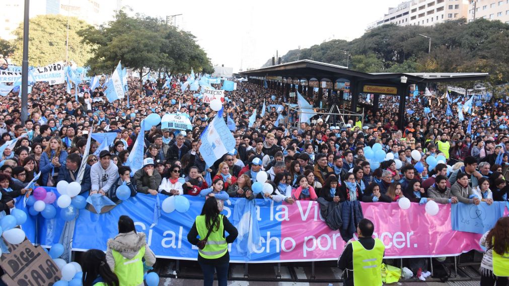 La marcha se realiz� en la avenida 9 de Julio, entre el Obelisco y Belgrano.(Cr�nica/Pablo Vill�n) 