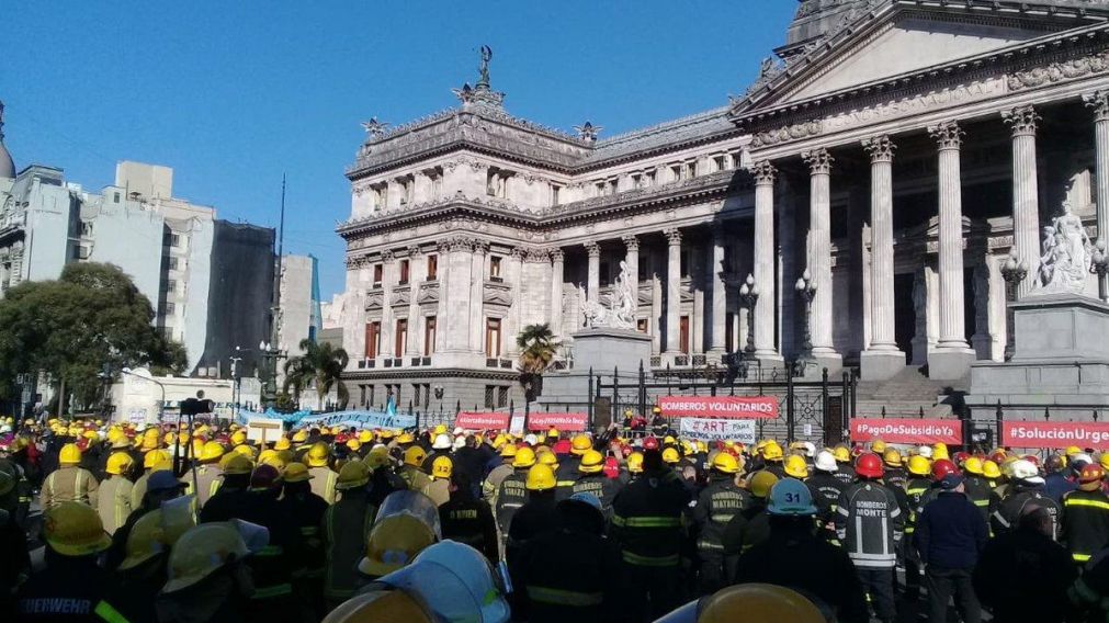 Los bomberos hicieron la marcha de manera pac�fica. 