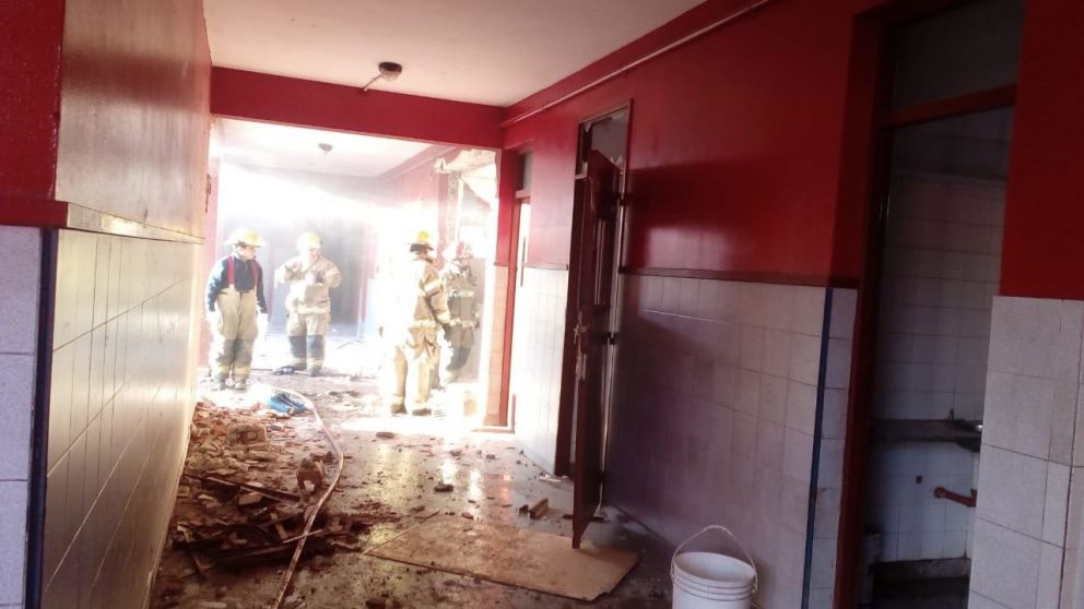 La explosión causó graves daños al establecimiento.