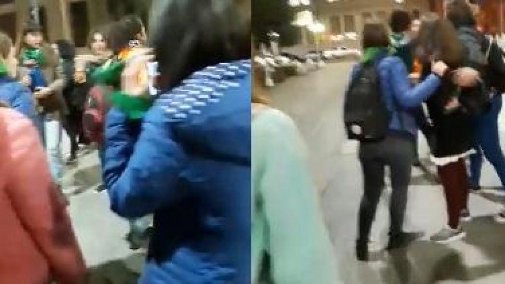 Desequilibrada atacó a piñas a mujeres con pañuelos verdes