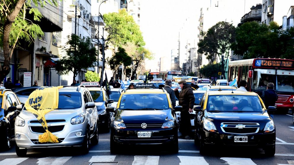 La manifestación se da tras la legalidad del sistema de transporte UBER en Mendoza (Jonatan Moreno/Crónica).