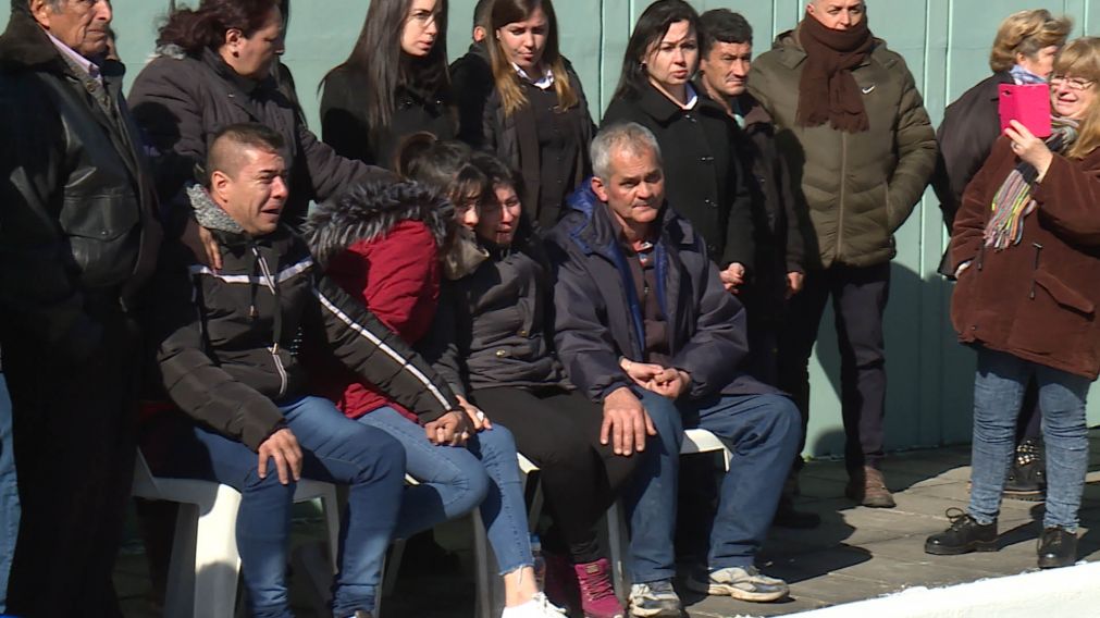 Fernando, quebrado durante todo el velatorio de su mujer (Crónica TV).