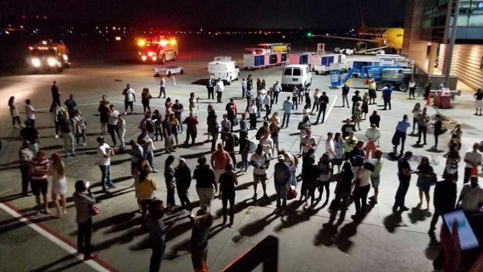 Los pasajeros debieron ser asistidos de emergencia. (Twitter).