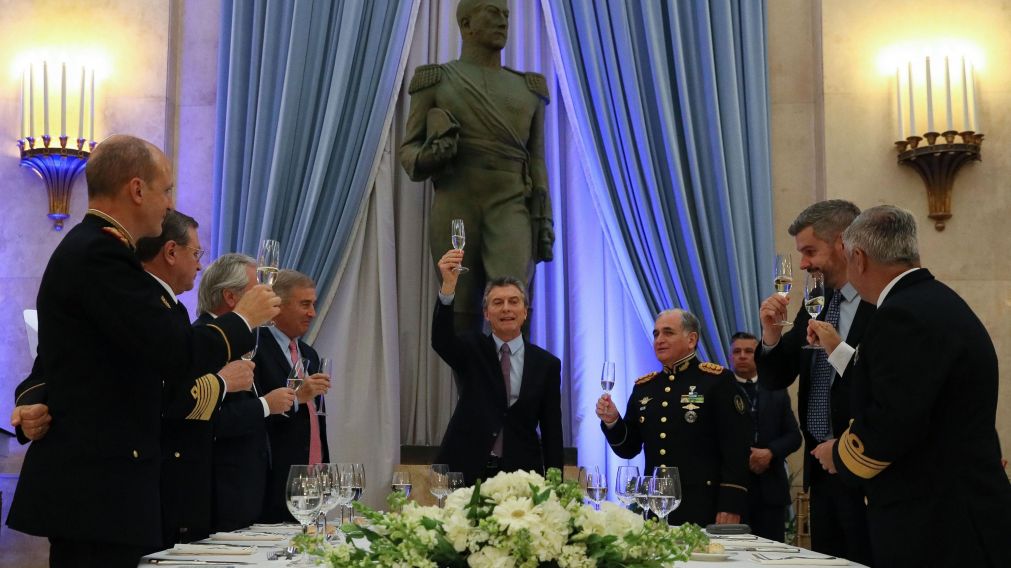 El jefe de Estado, brindando en la sede del Edificio Libertador (Presidencia).