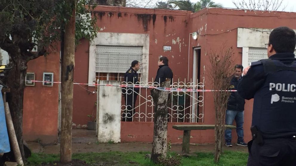 Ambos cadáveres aparecieron en el interior de esta vivienda.