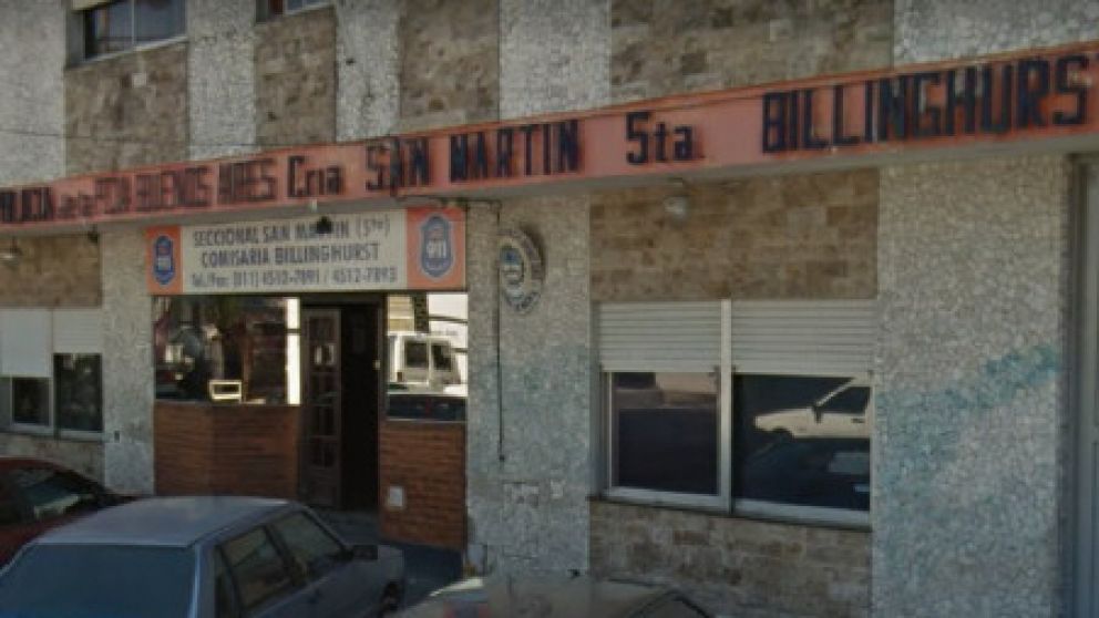 Pesquisas policiales de la comisaría 5ta de San Martín Investigan el violento suceso.