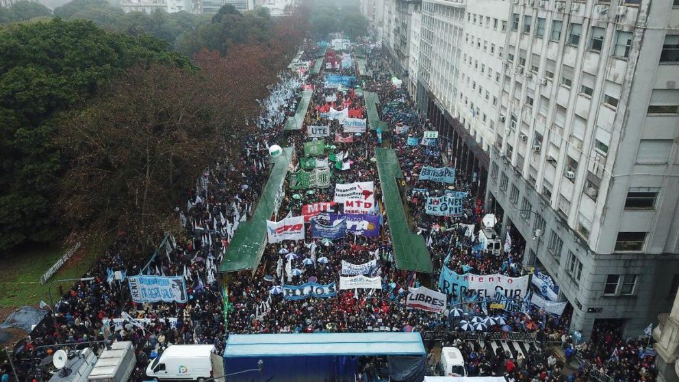 "No a la represión" fue el mensaje de la marcha en rechazo al nuevo rol del FFAA (@UniCiudadanaAR).