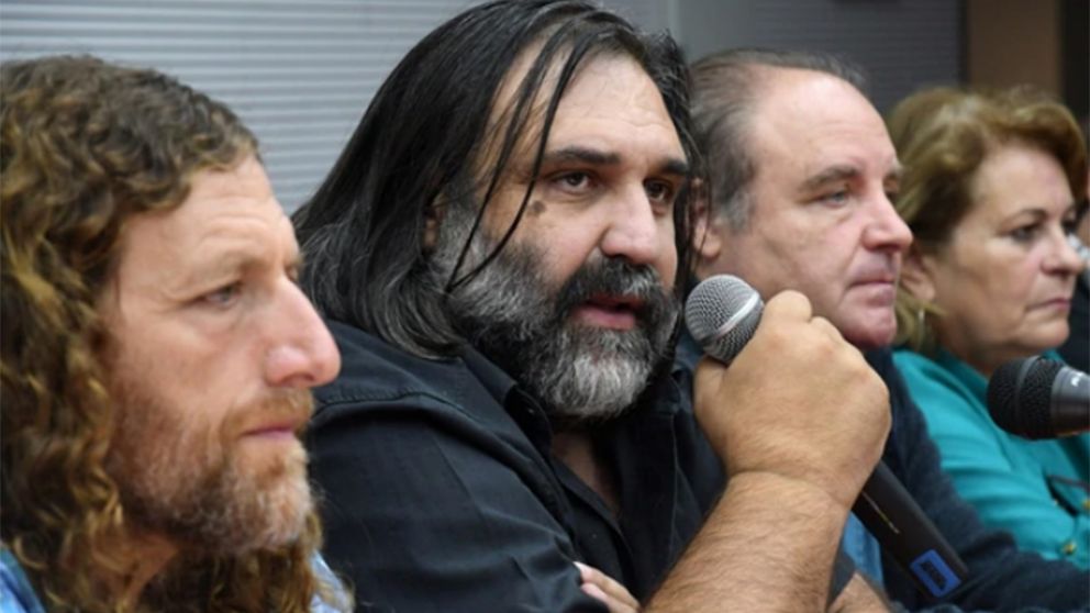 Baradel, publicó en su cuenta de Twitter, un flyer que informa sobre el paro por 72 horas. (Télam)