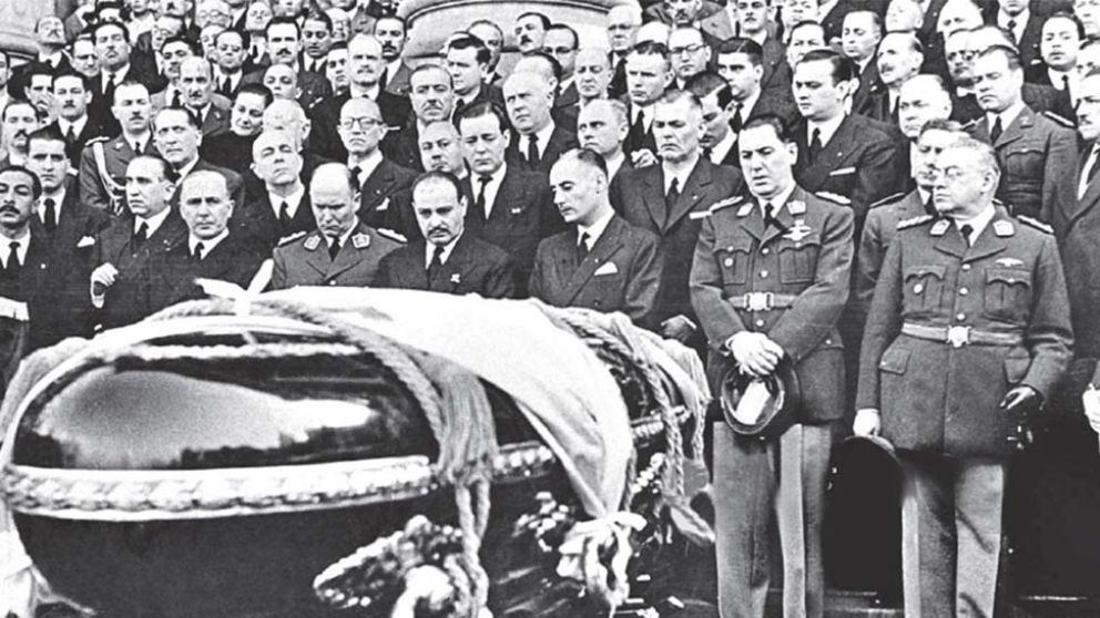 Todo el pueblo llor� la muerte de Evita, su abanderada