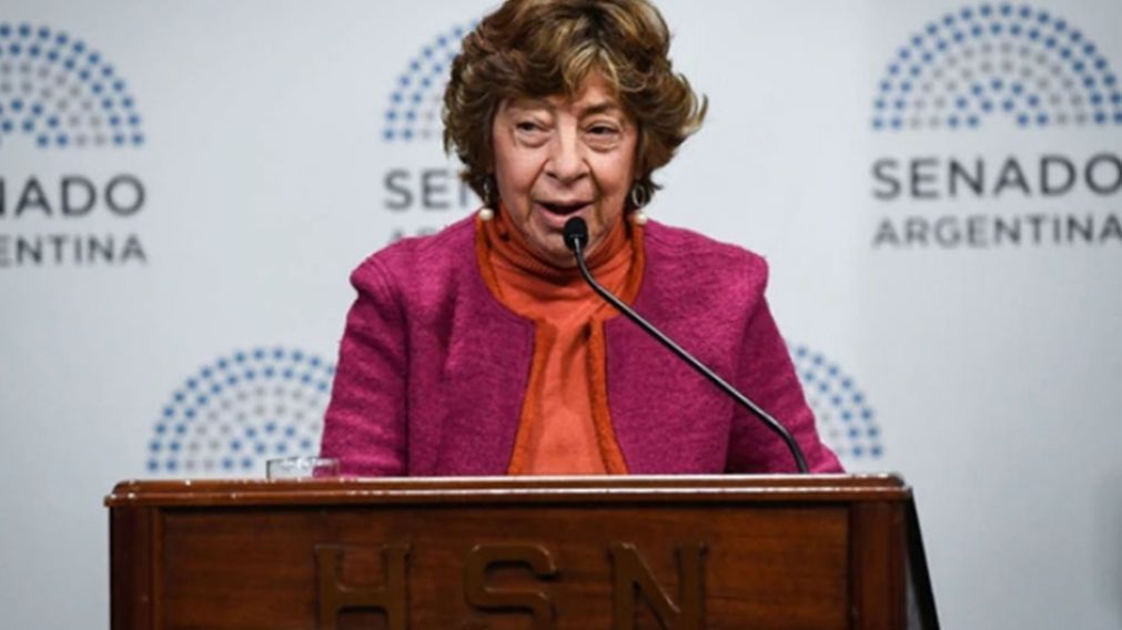 Mabel Bianco se retir� indignada de la c�mara de Senadores tras escuchar al pediatra, Albino hablar sobre el preservativo.