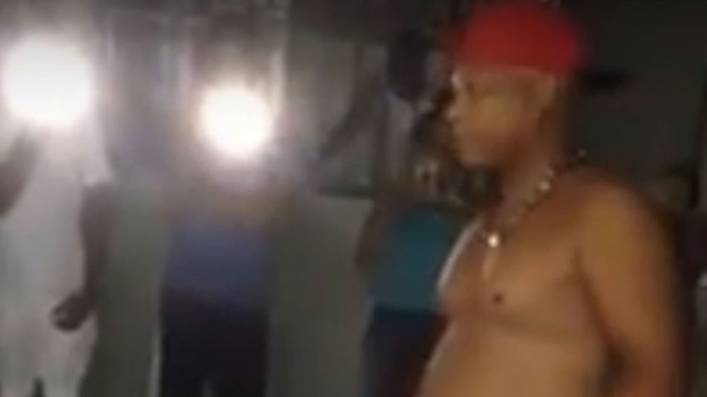 Impactante video del hombre que m�s fuerte muerde en el mundo