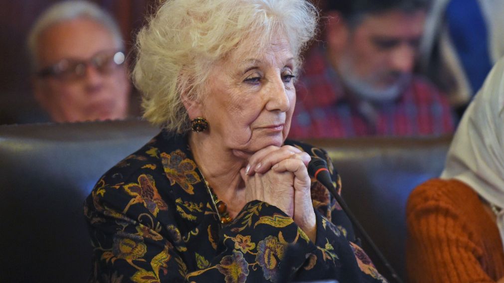 Estela de Carlotto se mostró alertada por el decreto que sacó el presidente (AFP).