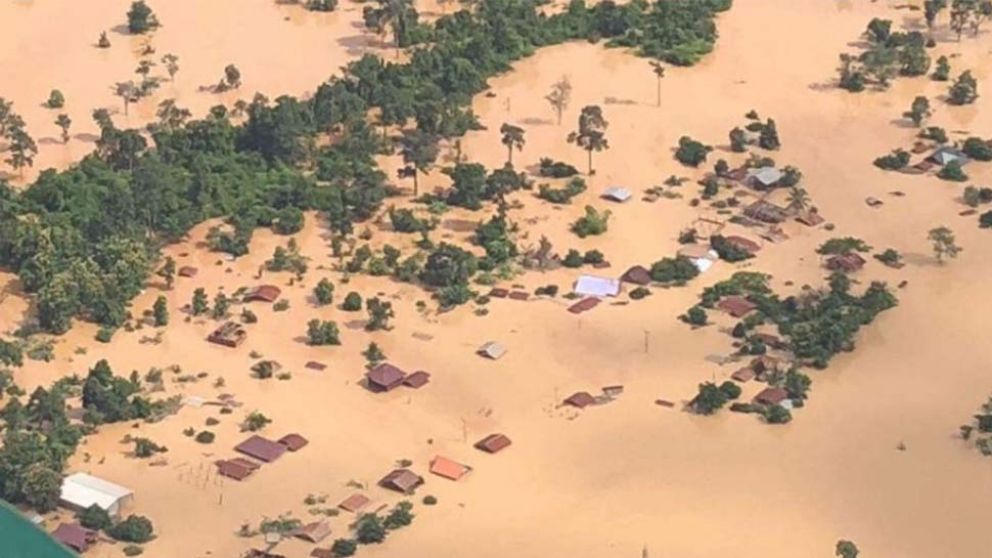 Colapsó una represa e inundó media ciudad: hay muertos y desaparecidos