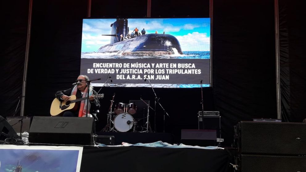 Litto Nebbia, unos de los músicos presentes en evento organizado por familiares del submarino desaparecido.