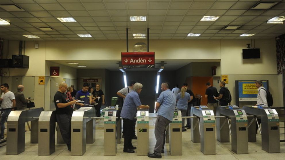 El próximo lunes abran molinetes liberados en la línea B de Subtes.