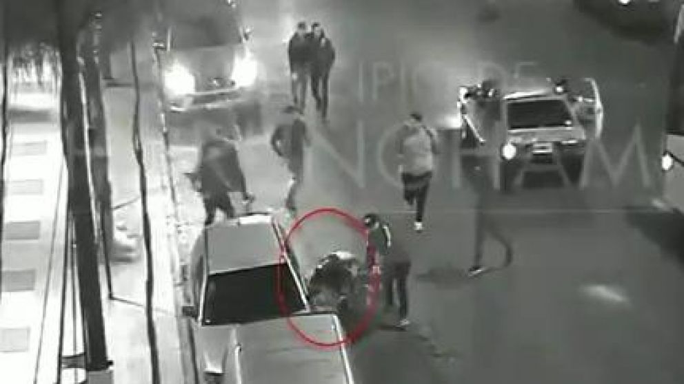 Todo fue a causa de una pelea callejera a la salida del lugar.