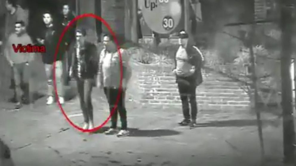 El video muestra el hecho y fuga de los agresores.