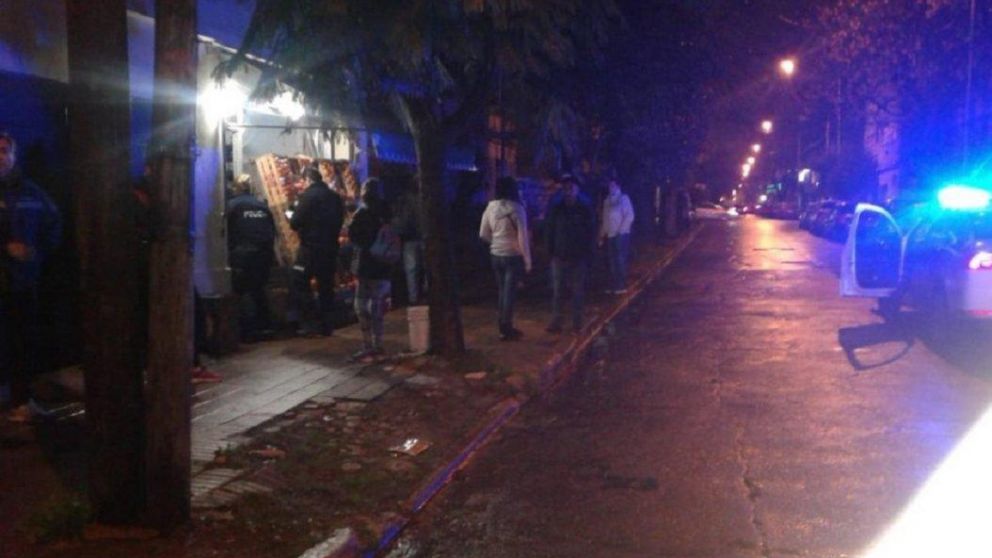 Roban y matan a verdulera delante de su hija