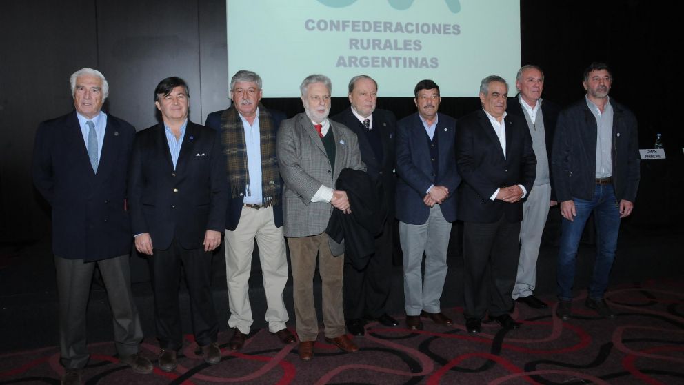 Miguens, Buzzi, Llambías, Biolcati y Garetto, entre los que celebraron.