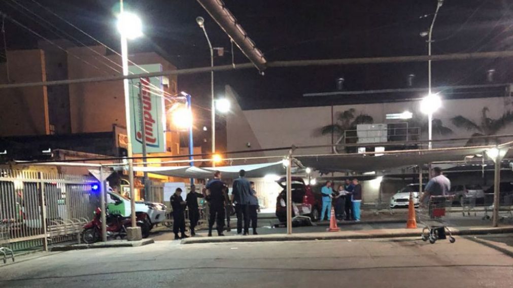 En este centro comercial correntino se cometió el crimen (La República).