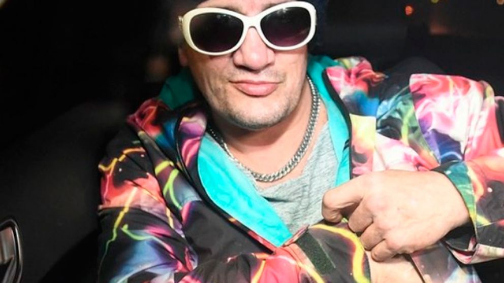 El m�sico est� siendo atendido por su problema de salud. 