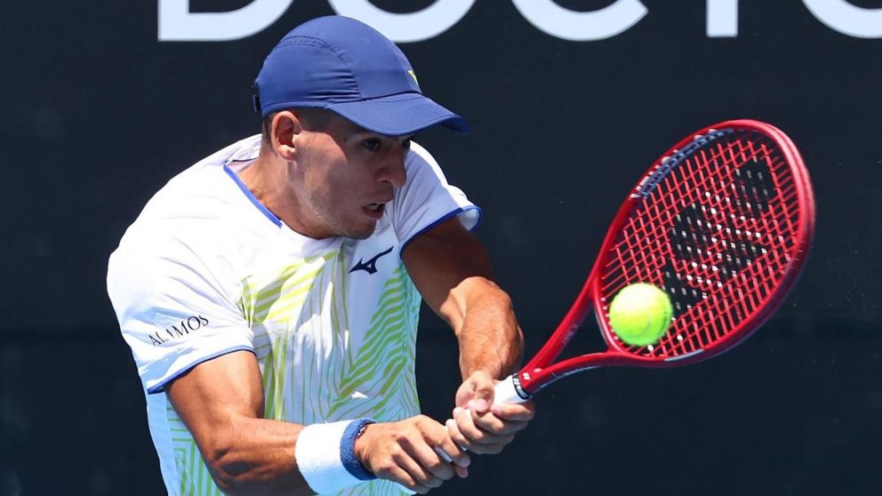 Sebastián Báez cayó ante Luciano Darderi y se despidió del Abierto de Australia
