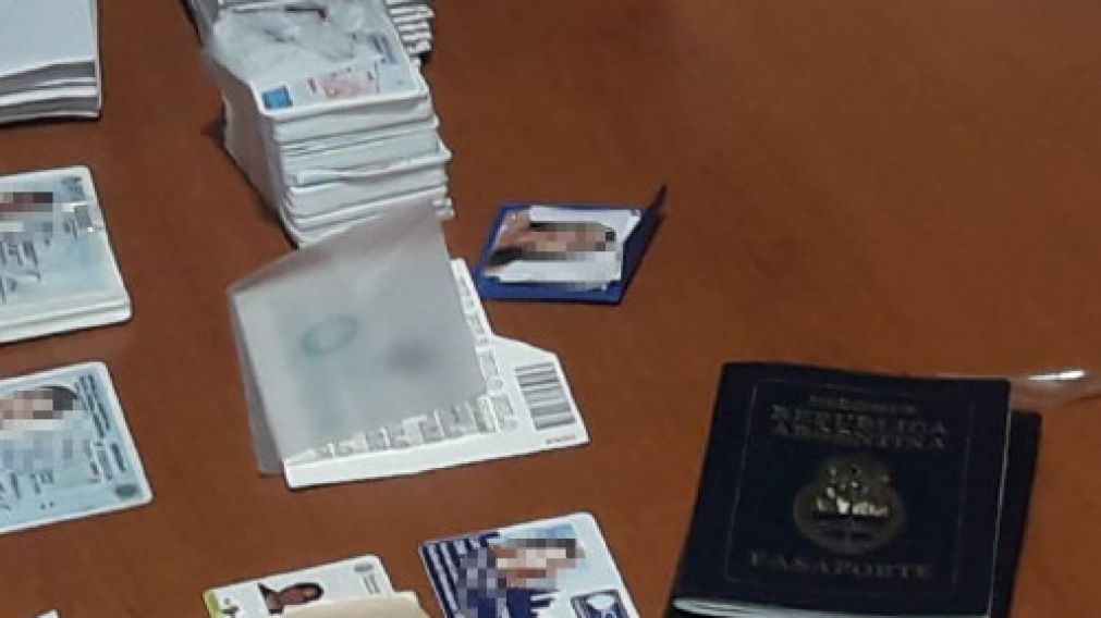 Algunos de los objetos que fueron incautados por los servidores públicos.