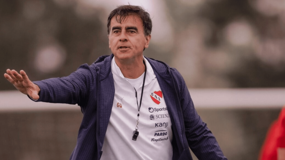 Las dudas de Gustavo Quinteros en Independiente para jugar frente a Estudiantes de La Plata