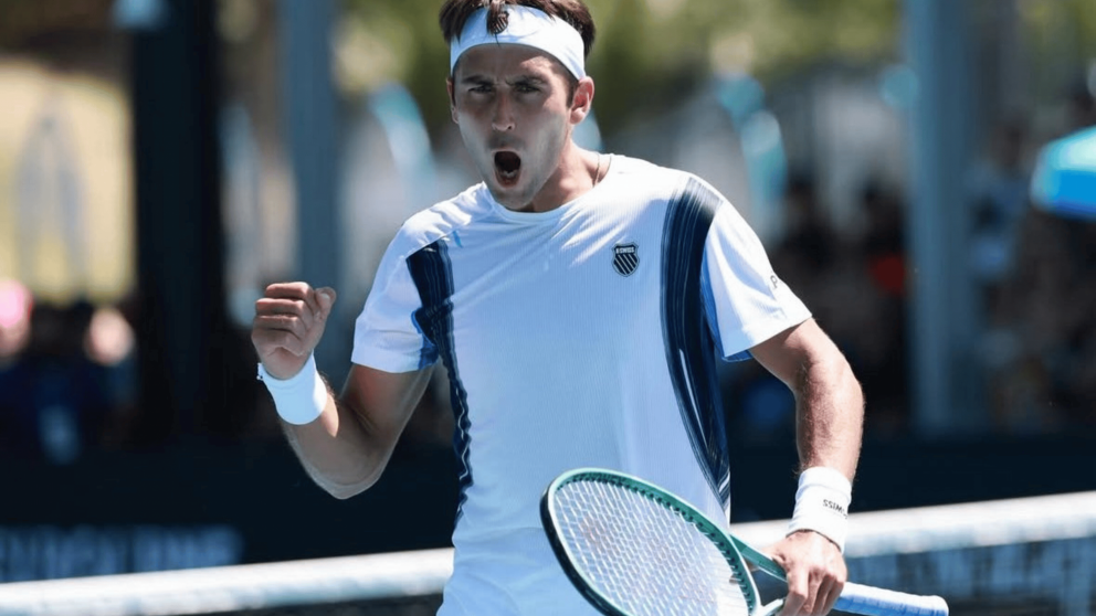 Tomás Etcheverry le ganó en sets corridos a Arthur Ferry y se metió en tercera ronda del Abierto de Australia