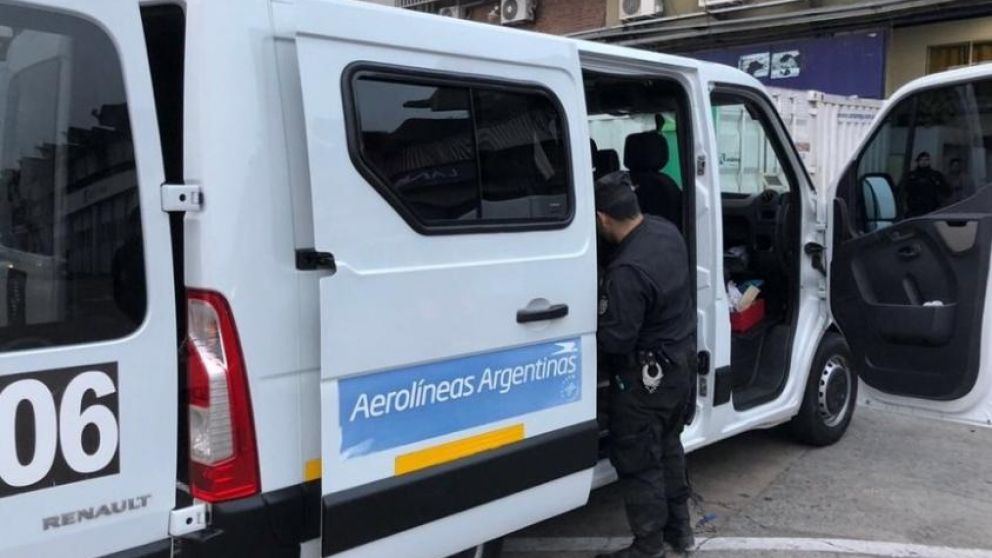 "Abrevalijas" detenidos en Ezeiza serían parte de la barra brava de Banfield