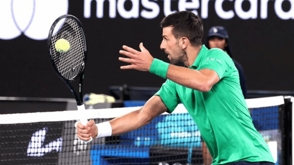 Novak Djokovic venció con contundencia a Pedro Martínez y avanza a paso firme en el Abierto de Australia
