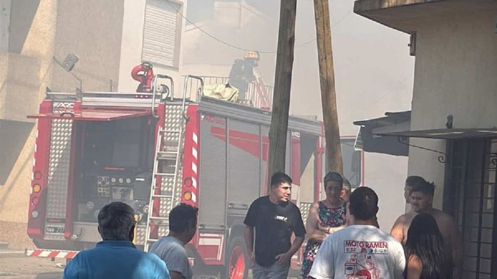 Voraz incendio afect� una casa en el barrio Villa Cramer