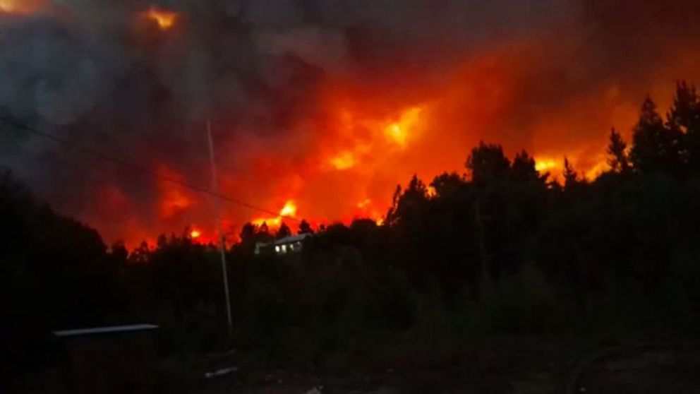 Video impactante: se suspendi� el amistoso entre Racing y Universidad de Chile por los incendios