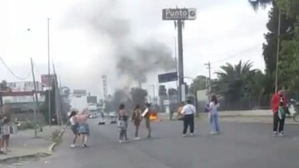 Cortaron Calchaquí y Rodolfo López para exigir la aparición de un joven desaparecido en Quilmes