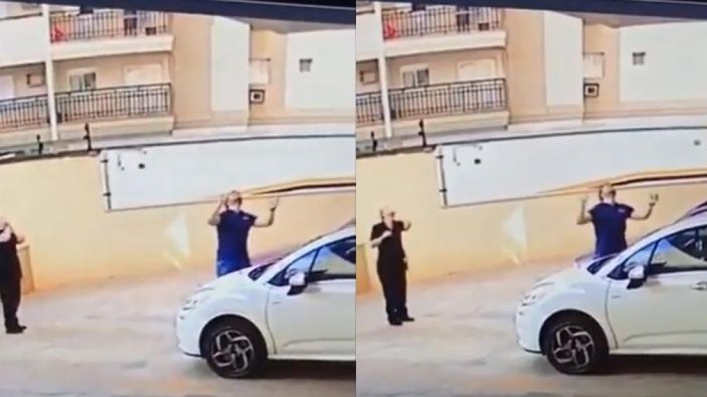 El héroe espera recibir a la perrita que caminaba por la cornisa.(Captura de imagen).