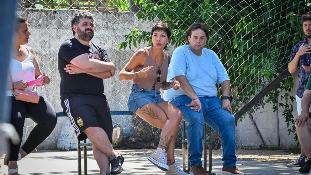 Mayra Mendoza acompañó a un club de barrio golpeado por tarifas impagables y destrozos de un temporal