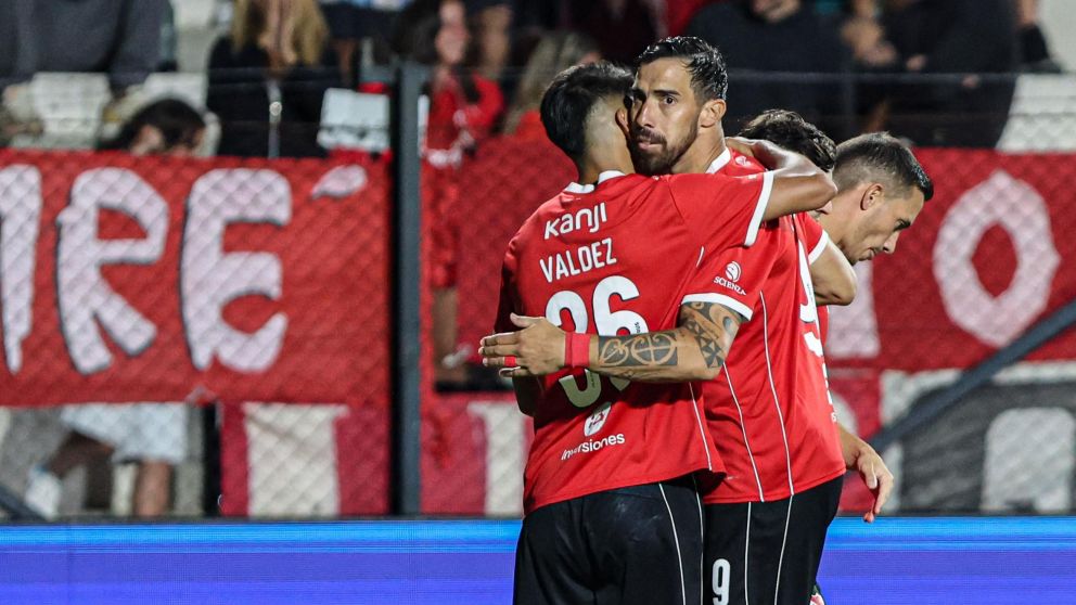 Independiente, con un doblete de Ávalos, le ganó a Montevideo Wanderers y cerró invicto su serie de amistosos