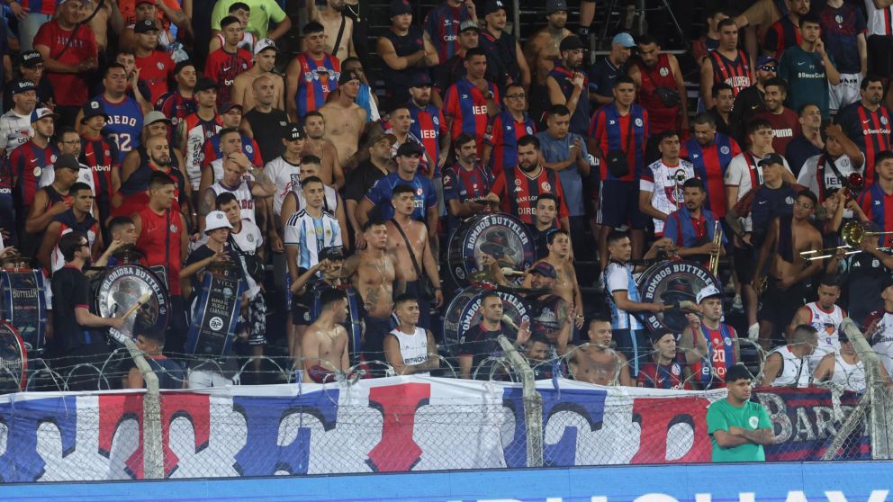 Gendarmer�a allan� un micro con barras de San Lorenzo y encontr� de todo: drogas, un arma cargada y balas